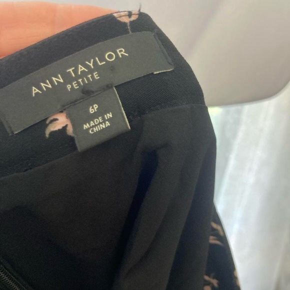 Ann Taylor Black Floral Pencil Skirt 6P - Picture 3 of 3